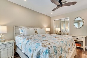 Blissful Kiawah Island Escape: Walk to the Beach!