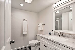 4 Mi to Dtwn Reno: Sleek Family Retreat!