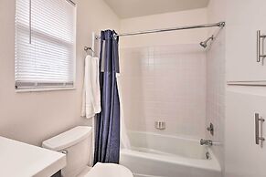 4 Mi to Dtwn Reno: Sleek Family Retreat!