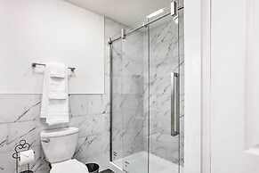 4 Mi to Dtwn Reno: Sleek Family Retreat!