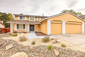4 Mi to Dtwn Reno: Sleek Family Retreat!