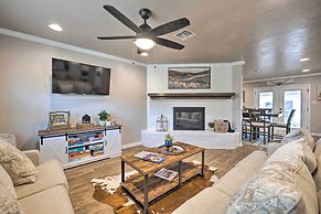 Updated 'blue Door Haus' ~ 1 Mi to Main St!