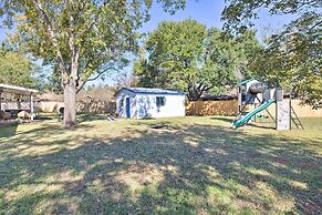 Updated 'blue Door Haus' ~ 1 Mi to Main St!