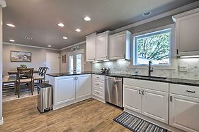 Updated 'blue Door Haus' ~ 1 Mi to Main St!