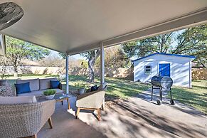 Updated 'blue Door Haus' ~ 1 Mi to Main St!