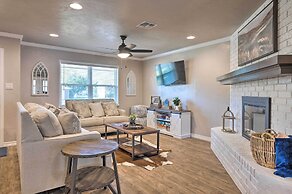 Updated 'blue Door Haus' ~ 1 Mi to Main St!