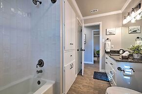 Updated 'blue Door Haus' ~ 1 Mi to Main St!