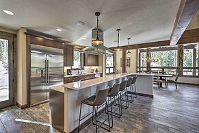 3 Fireplaces & Mtn View: Luxe Home in Breckenridge