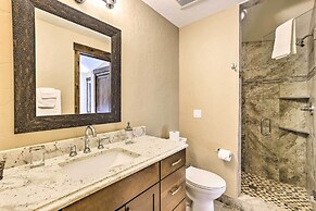 3 Fireplaces & Mtn View: Luxe Home in Breckenridge