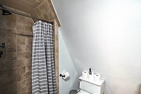 Near Trails & Breweries: Cabin w/ Hot Tub in Breck