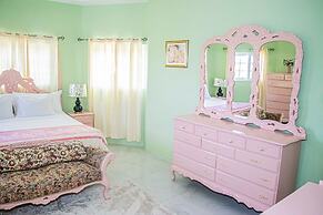 The Hamilton's Nature Villa