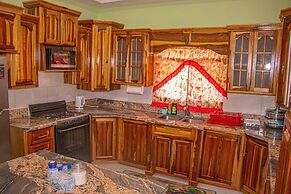 The Hamilton's Nature Villa