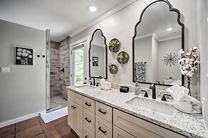 Canyon Lake Hideaway w/ Fire Pit & Yard!