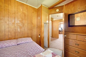 Convenient Cabin w/ Access to 3 Boat Docks!