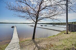 Convenient Cabin w/ Access to 3 Boat Docks!