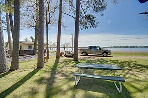 Convenient Cabin w/ Access to 3 Boat Docks!
