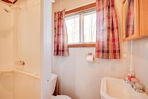 Convenient Cabin w/ Access to 3 Boat Docks!