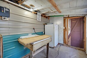 Convenient Cabin w/ Access to 3 Boat Docks!