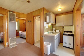 Convenient Cabin w/ Access to 3 Boat Docks!