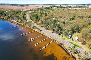 Convenient Cabin w/ Access to 3 Boat Docks!