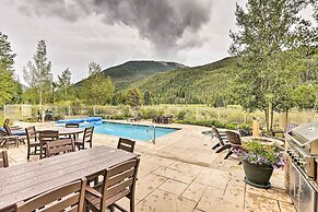 Cozy Red Hawk Lodge Condo: Walk to River Run!