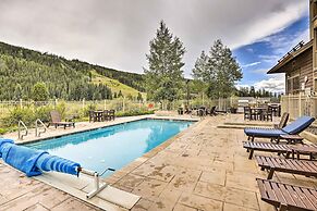 Cozy Red Hawk Lodge Condo: Walk to River Run!