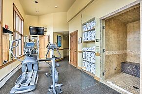 Cozy Red Hawk Lodge Condo: Walk to River Run!