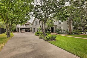 Studio in College Station w/ Expansive Deck!
