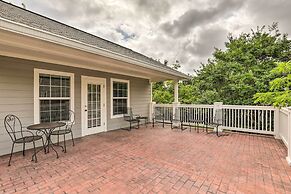 Studio in College Station w/ Expansive Deck!