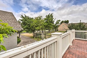 Studio in College Station w/ Expansive Deck!