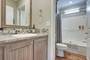 Canyon Lake Home w/ Spacious Deck & Backyard!