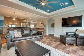 Canyon Lake Home w/ Spacious Deck & Backyard!