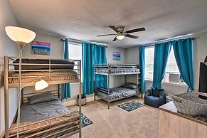 Walk to Beach: Breezy Galveston Apt w/ Deck!