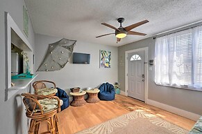 Walk to Beach: Breezy Galveston Apt w/ Deck!