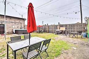 Walk to Beach: Breezy Galveston Apt w/ Deck!