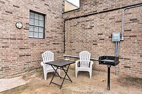 Romantic Apt: Private Patio & Shared Hot Tub!
