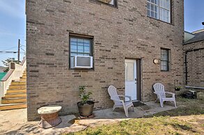 Romantic Apt: Private Patio & Shared Hot Tub!