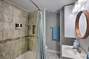 Romantic Apt: Private Patio & Shared Hot Tub!