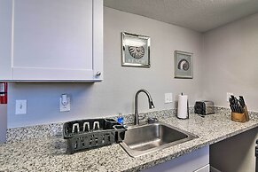 Romantic Apt: Private Patio & Shared Hot Tub!