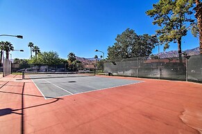 Modern Palm Springs Townhome Near Golf Courses