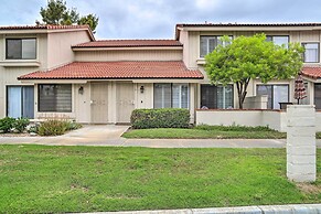 Modern Palm Springs Townhome Near Golf Courses