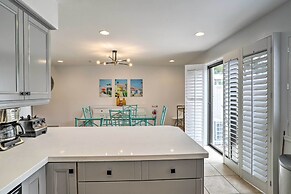 Modern Palm Springs Townhome Near Golf Courses