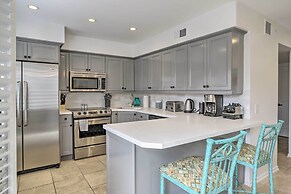 Modern Palm Springs Townhome Near Golf Courses