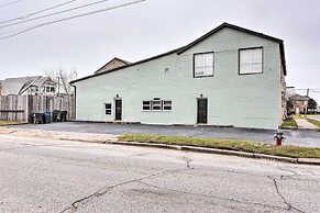 3 Mi to Dtwn Galveston: Beautiful Apt w/ Deck!