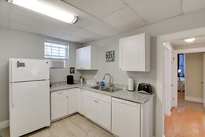 3 Mi to Dtwn Galveston: Beautiful Apt w/ Deck!