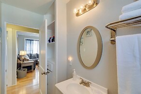 3 Mi to Dtwn Galveston: Beautiful Apt w/ Deck!