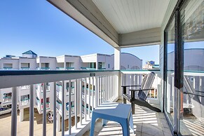 Balcony + Gulf Views: Beachfront Galveston Retreat