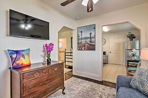 Blue Dolphin' Cottage: Walk to Galveston Seawall!