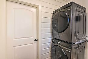 Blue Dolphin' Cottage: Walk to Galveston Seawall!