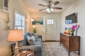 Blue Dolphin' Cottage: Walk to Galveston Seawall!